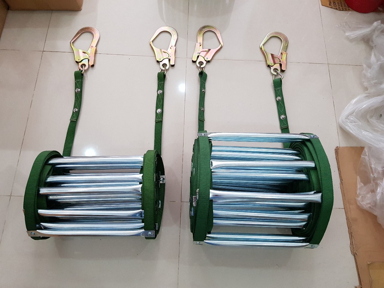 thang dây thoát hiểm