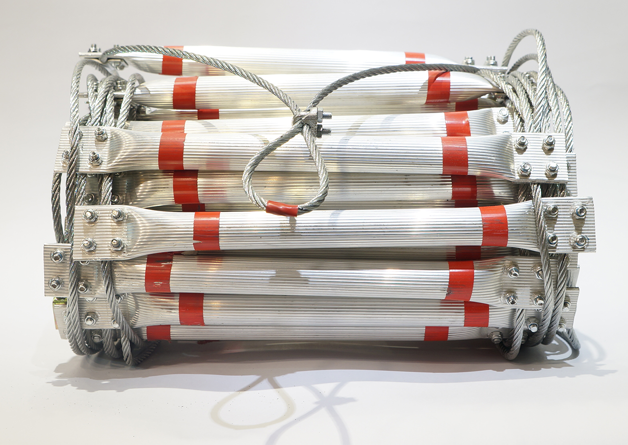 thang dây thoát hiểm